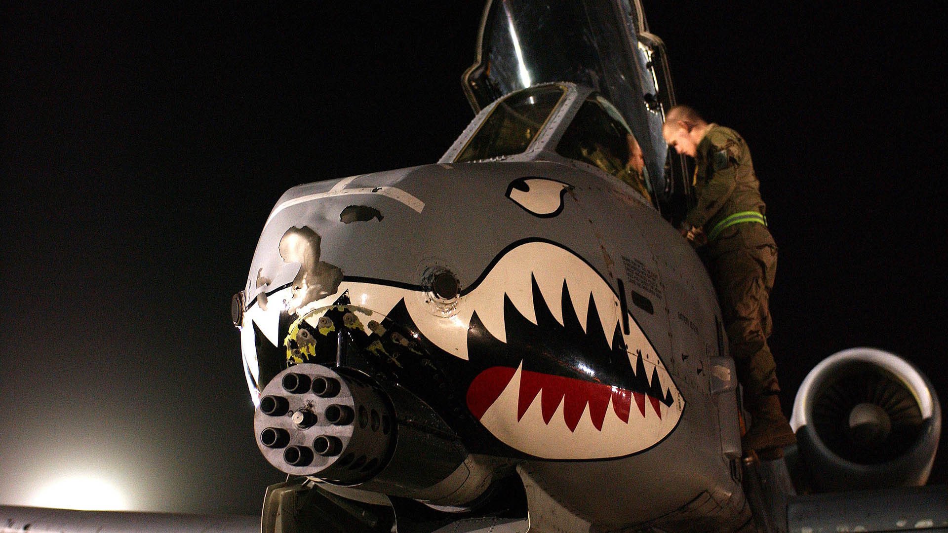 激动瞬间!李明突破防守,妙传助攻张伟得分!,李明is