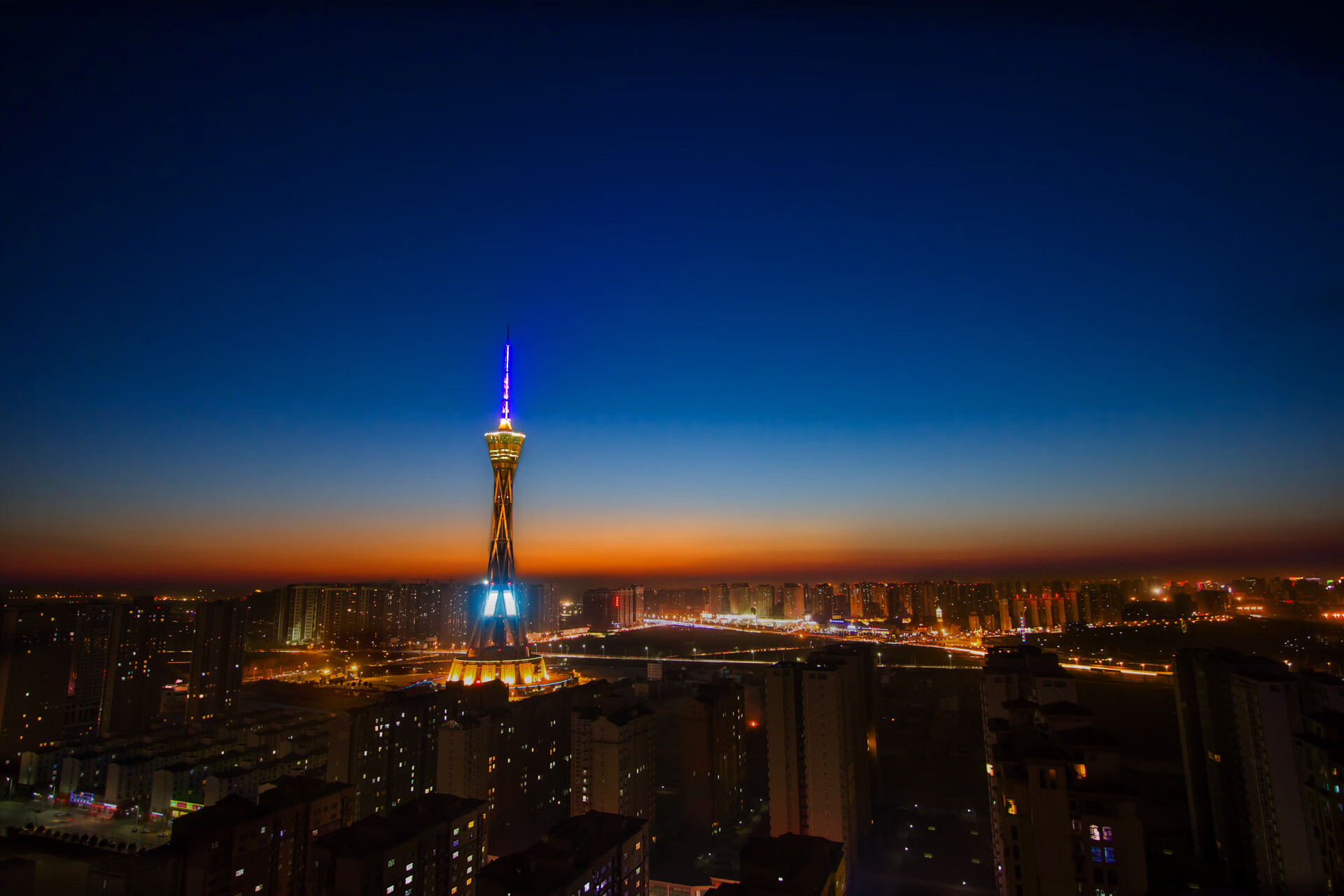 克罗地亚骑手马特·布尼奇在2024年国际马术联合会世界障碍赛中以“Mister Cool”马匹获得第七名,表现出色。